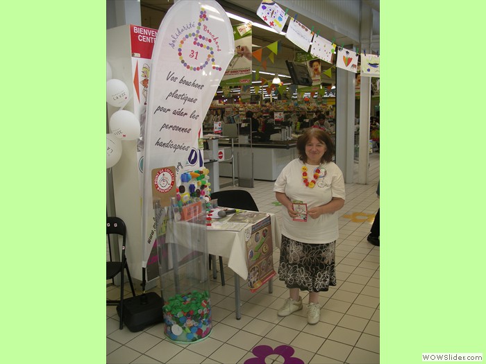 Notre stand à l'entrée du magasin